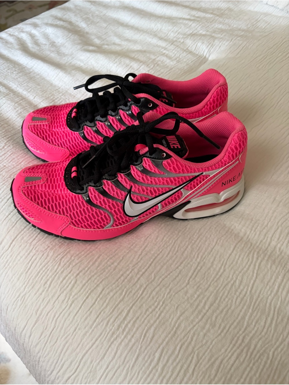 Nike BRAND NEW Torch 4 Women's Bright Pink and Black Running Sneakers